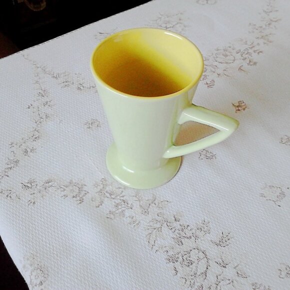 Retro style green and yellow mug near mint condition - Picture 3 of 4